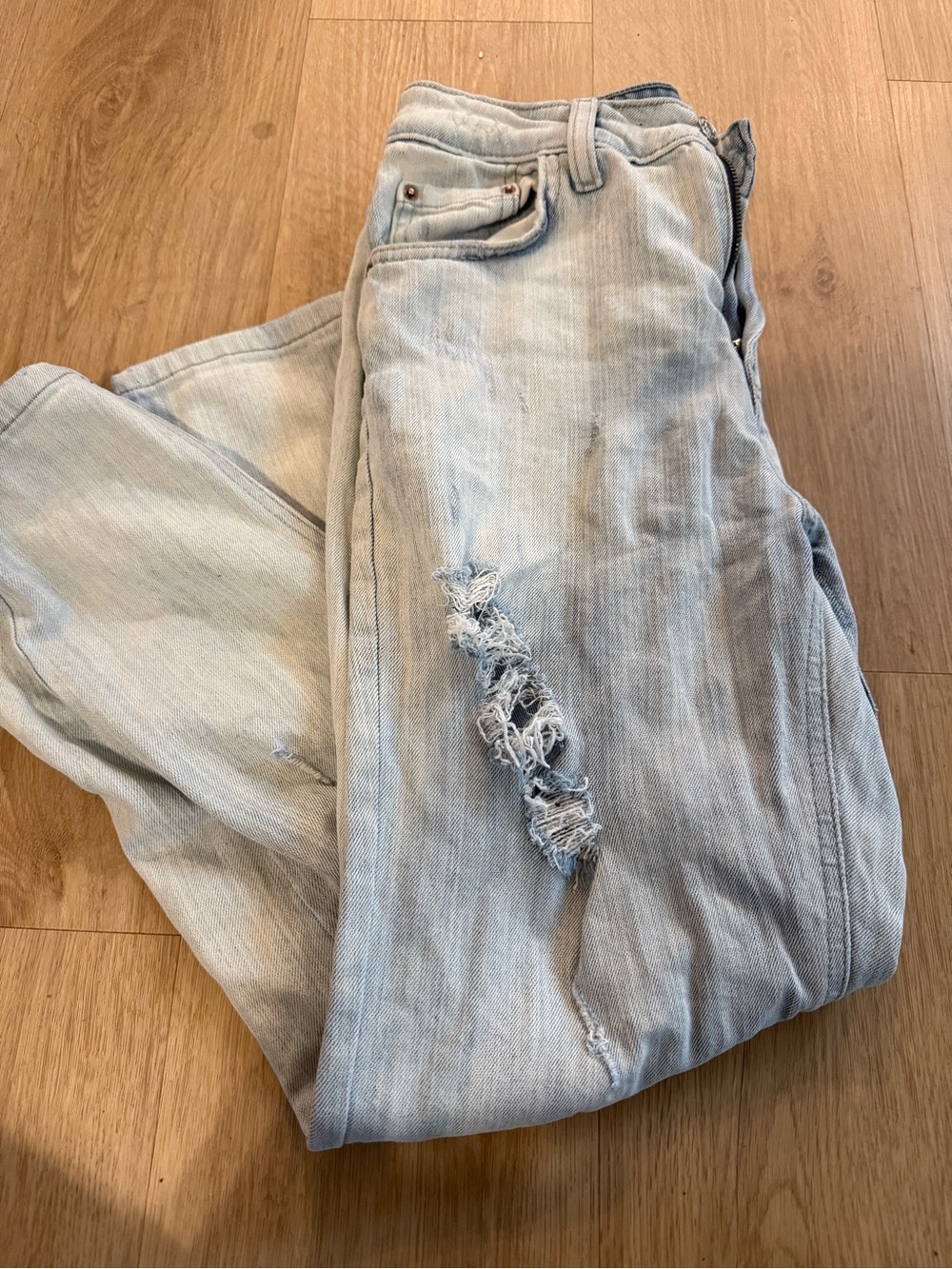 Women’s Light Blue Distressed Boyfriend Jeans size 6